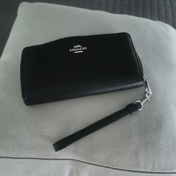 Coach - Picture 2 of 3